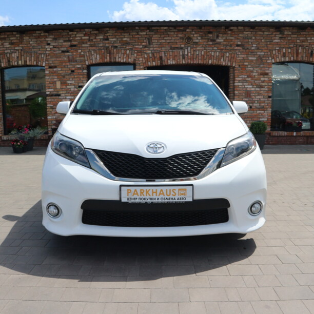 Toyota Sienna III (XL30) · Рестайлинг, 7 мест, 2017 г.