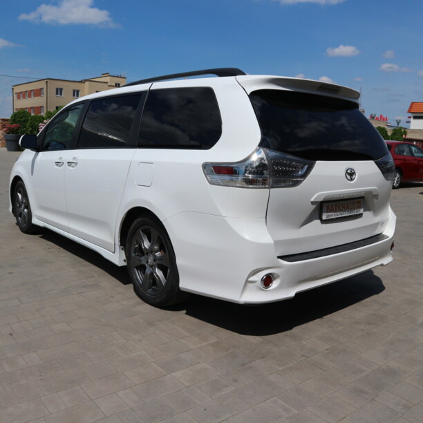 Toyota Sienna III (XL30) · Рестайлинг, 7 мест, 2017 г.