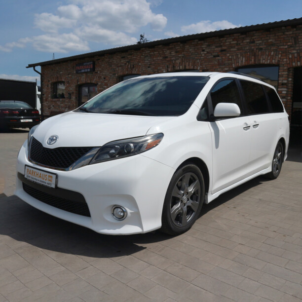 Toyota Sienna III (XL30), 7 мест, 2017 г.