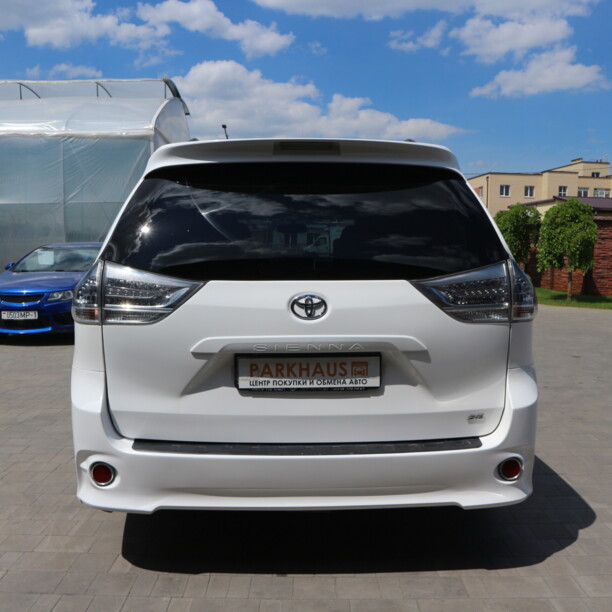 Toyota Sienna III (XL30) · Рестайлинг, 7 мест, 2017 г.