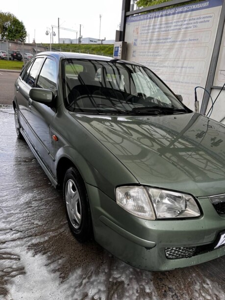 Mazda 323F, 1999 г.