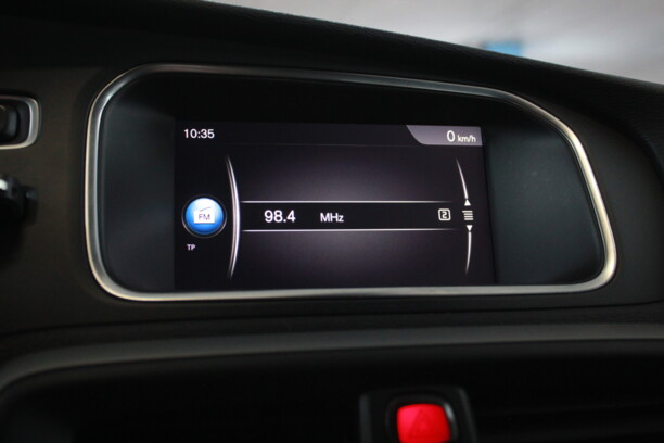 Volvo V40 II · Рестайлинг, 2017 г.