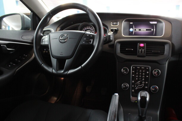 Volvo V40 II · Рестайлинг, 2017 г.