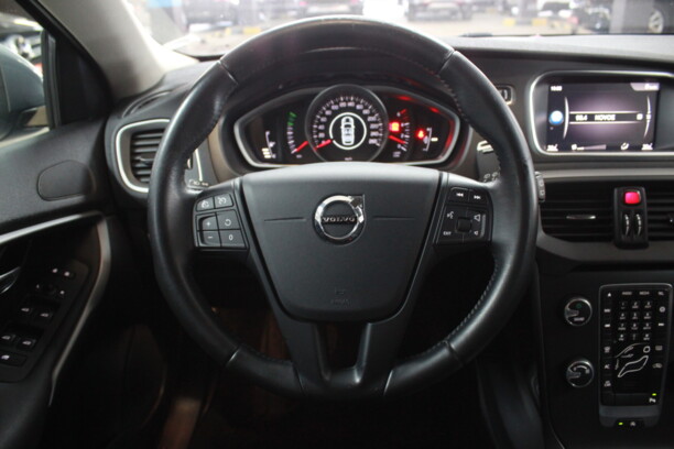 Volvo V40 II · Рестайлинг, 2017 г.