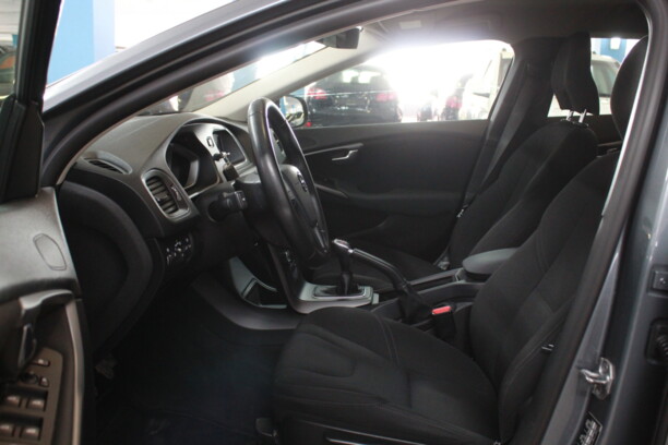 Volvo V40 II · Рестайлинг, 2017 г.