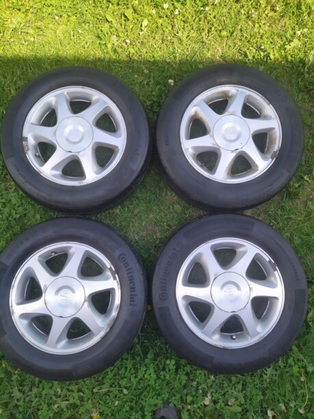 Легковые шины Continental 195/65 R15 4 шт.