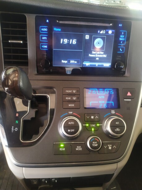 Toyota Sienna III (XL30) · Рестайлинг, 7 мест, 2016 г.
