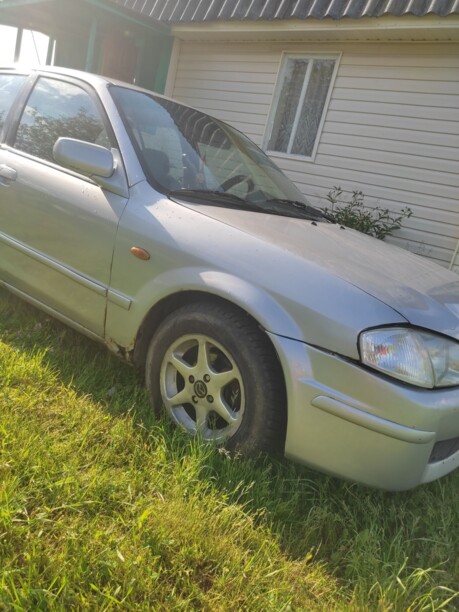 Mazda 323F, 1998 г.