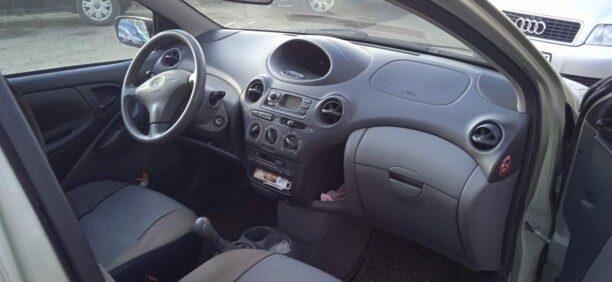 Toyota Yaris I (P1), 2002 г.