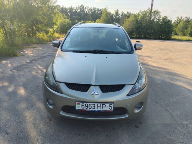 Mitsubishi Grandis, 7 мест, 2006 г.