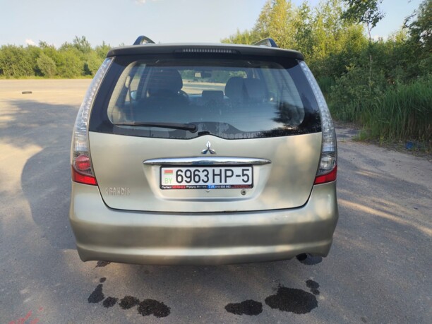 Mitsubishi Grandis, 7 мест, 2006 г.
