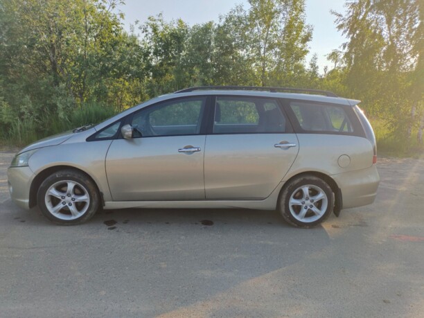 Mitsubishi Grandis, 7 мест, 2006 г.
