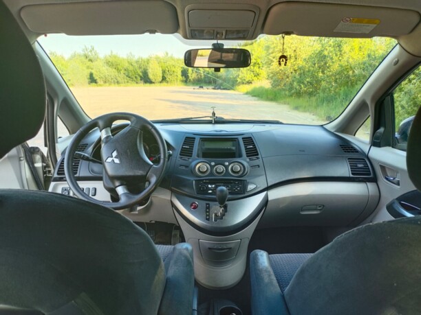 Mitsubishi Grandis, 7 мест, 2006 г.