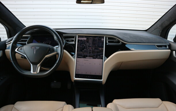 Tesla Model X, 6 мест, 2017 г.