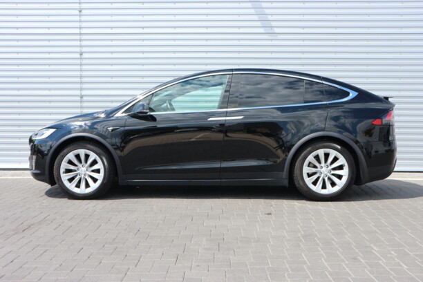 Tesla Model X, 6 мест, 2017 г.
