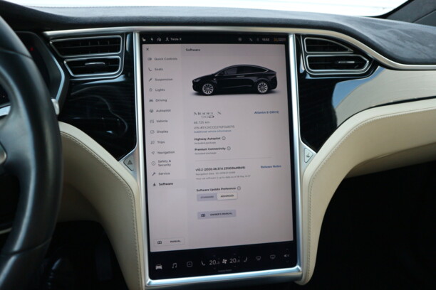 Tesla Model X, 6 мест, 2017 г.