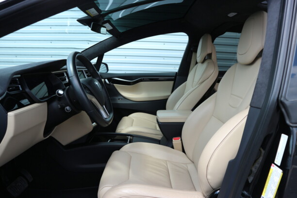 Tesla Model X, 6 мест, 2017 г.