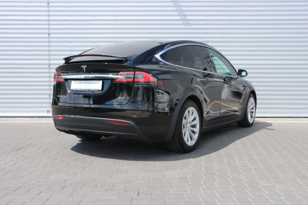Tesla Model X, 6 мест, 2017 г.