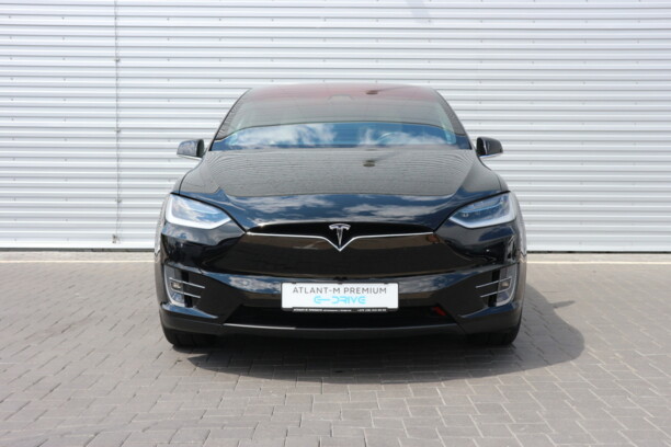 Tesla Model X, 6 мест, 2017 г.