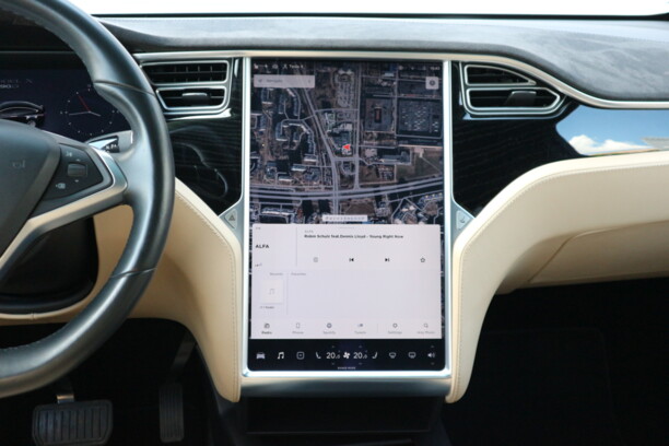 Tesla Model X, 6 мест, 2017 г.