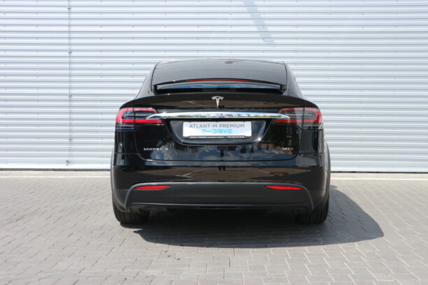 Tesla Model X, 6 мест, 2017 г.