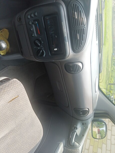 Chrysler Voyager III, 7 мест, 1999 г.