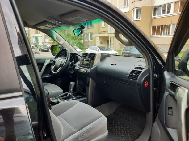 Toyota Land Cruiser Prado J150, 7 мест, 2010 г.