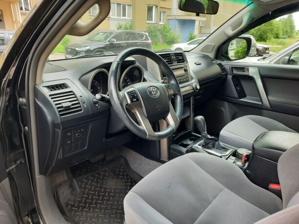 Toyota Land Cruiser Prado J150, 7 мест, 2010 г.
