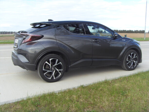 Toyota C-HR, 2017 г.