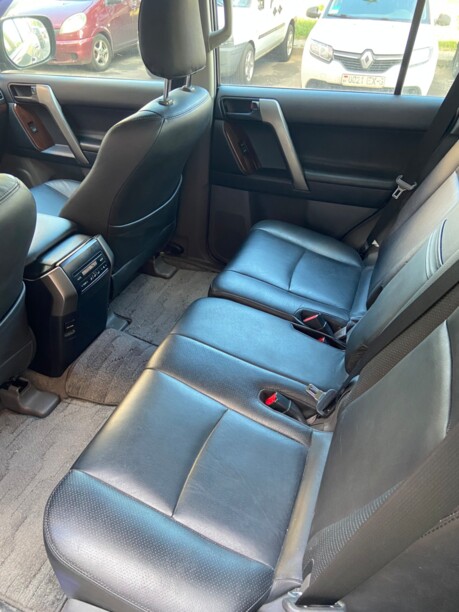 Toyota Land Cruiser Prado J150, 7 мест, 2010 г.