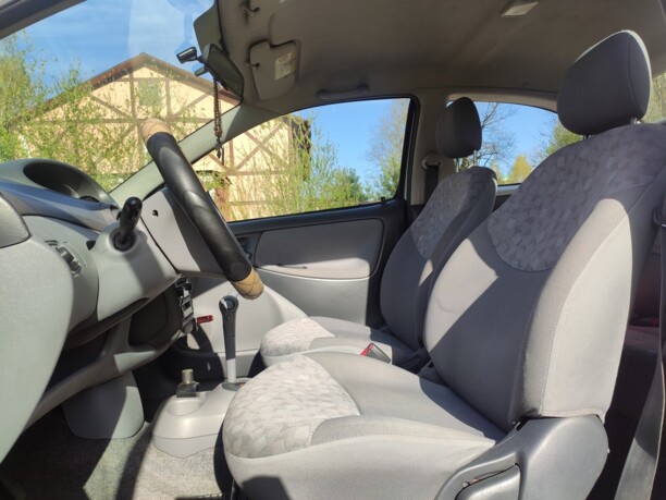 Toyota Yaris I (P1), 2001 г.