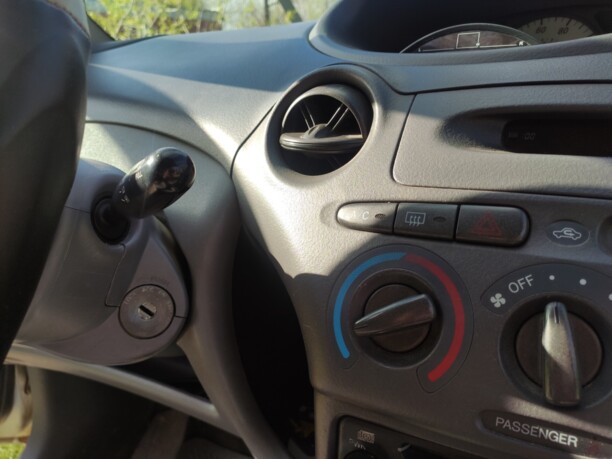 Toyota Yaris I (P1), 2001 г.