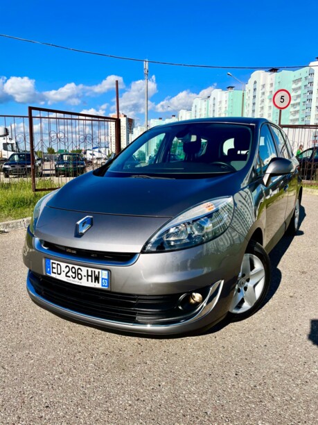 Renault Grand Scenic III · 2-й рестайлинг, 7 мест, 2013 г.