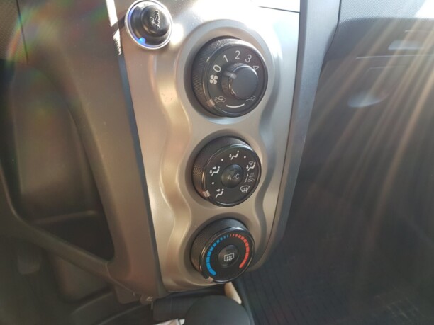 Toyota Yaris II (XP9), 2009 г.
