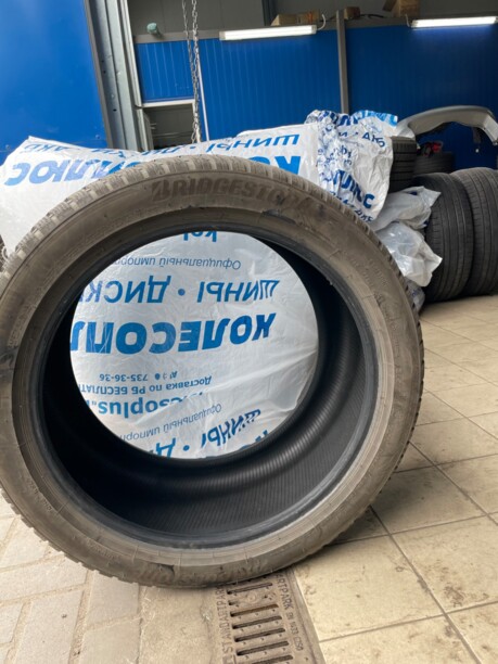 Легковые шины Bridgestone 315/35 R20 2 шт.
