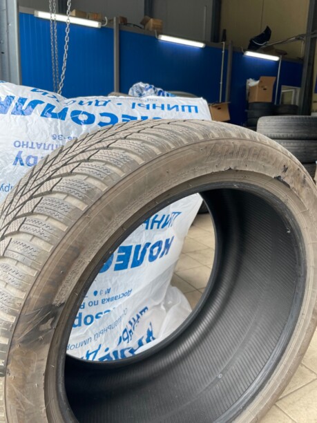 Легковые шины Bridgestone 315/35 R20 2 шт.