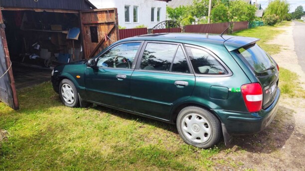 Mazda 323F, 1999 г.