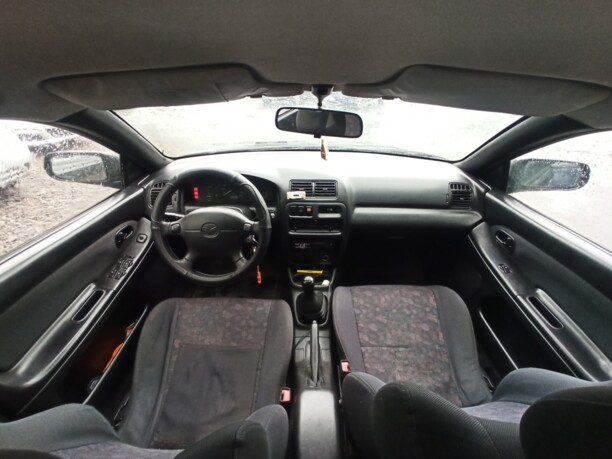 Mazda 323F, 1998 г.