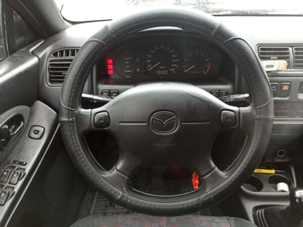 Mazda 323F, 1998 г.