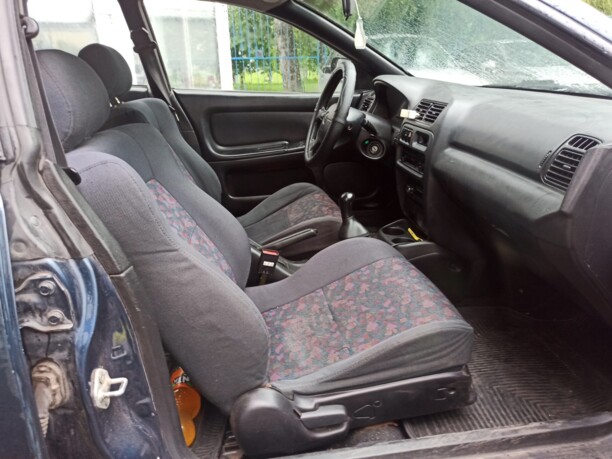 Mazda 323F, 1998 г.