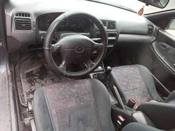 Mazda 323F, 1998 г.