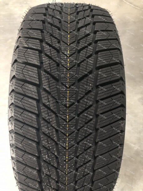 Легковые шины Roadstone WINGUARD ICE PLUS 235/40 R18 4 шт.