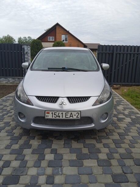 Mitsubishi Grandis, 7 мест, 2005 г.