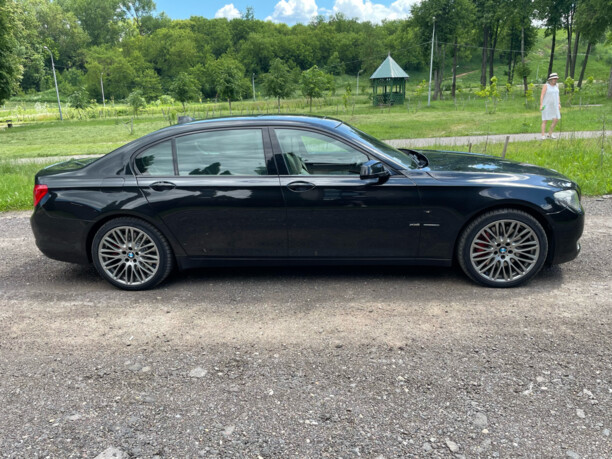 BMW 7 серия F02 (Long), 2010 г.