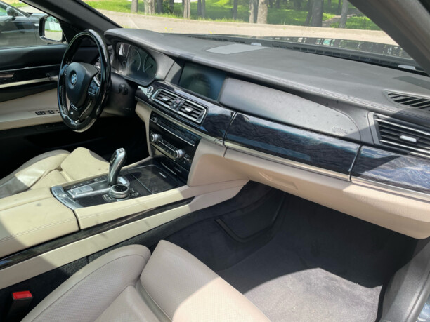 BMW 7 серия F02 (Long), 2010 г.
