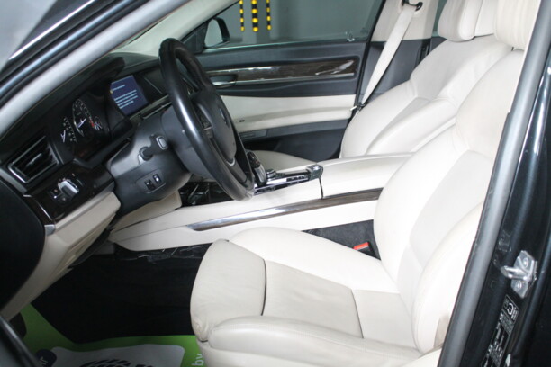 BMW 7 серия F02 (Long), 2010 г.