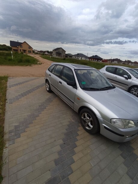 Mazda 323F, 1998 г.