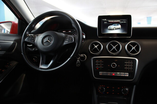Mercedes-Benz A-Класс W176 (Рестайлинг), 2016 г.