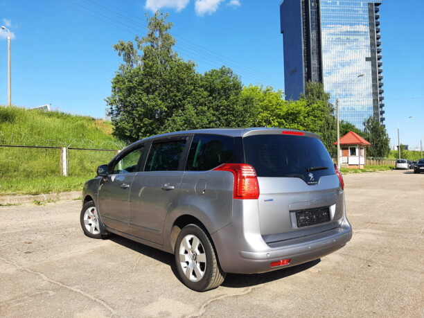 Peugeot 5008 I · Рестайлинг, 7 мест, 2017 г.