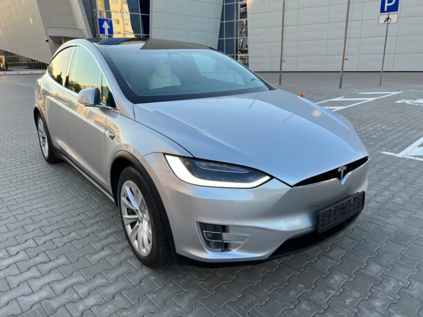 Tesla Model X, 7 мест, 2018 г.